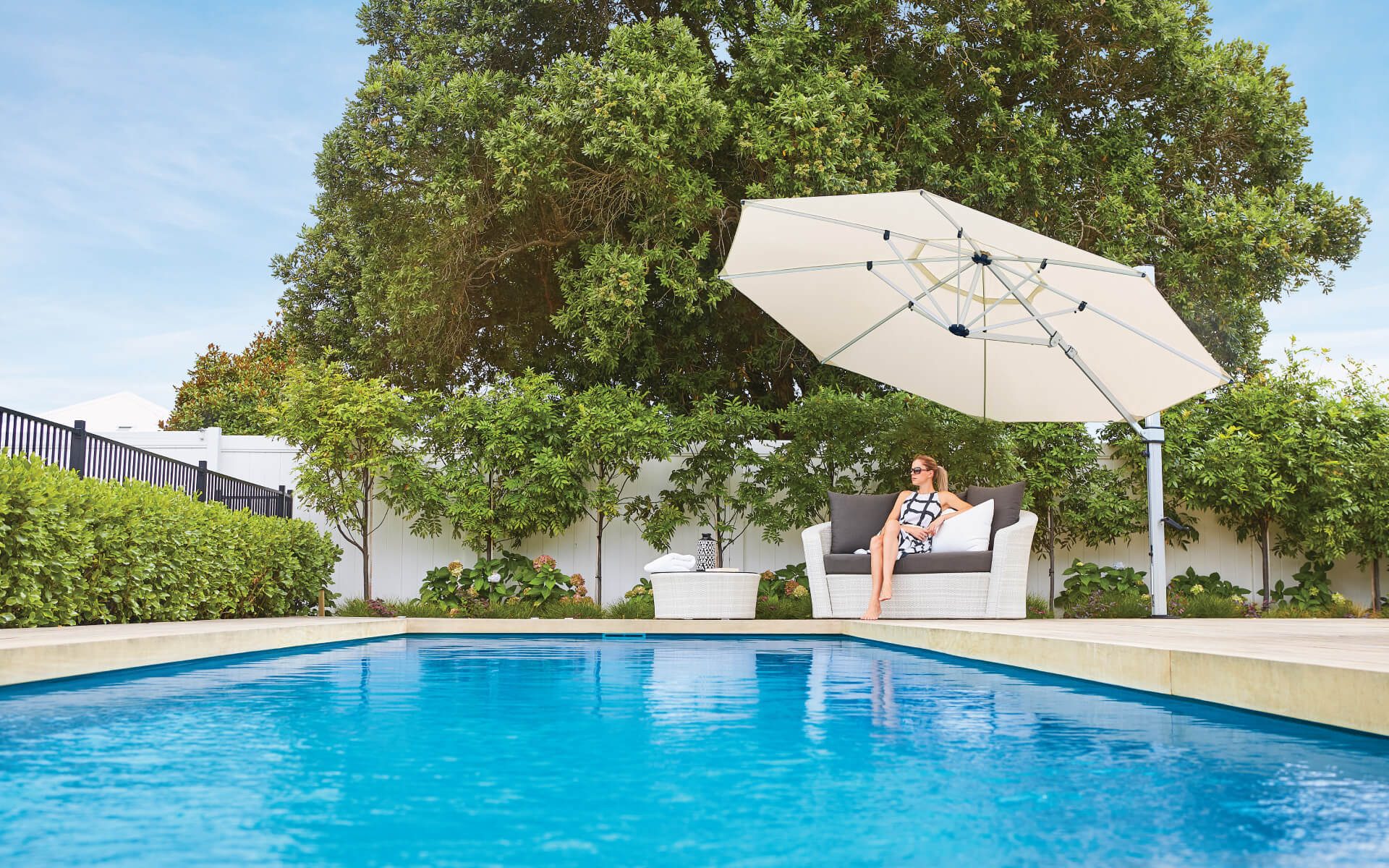 Riviera® Classic Cantilever Umbrella