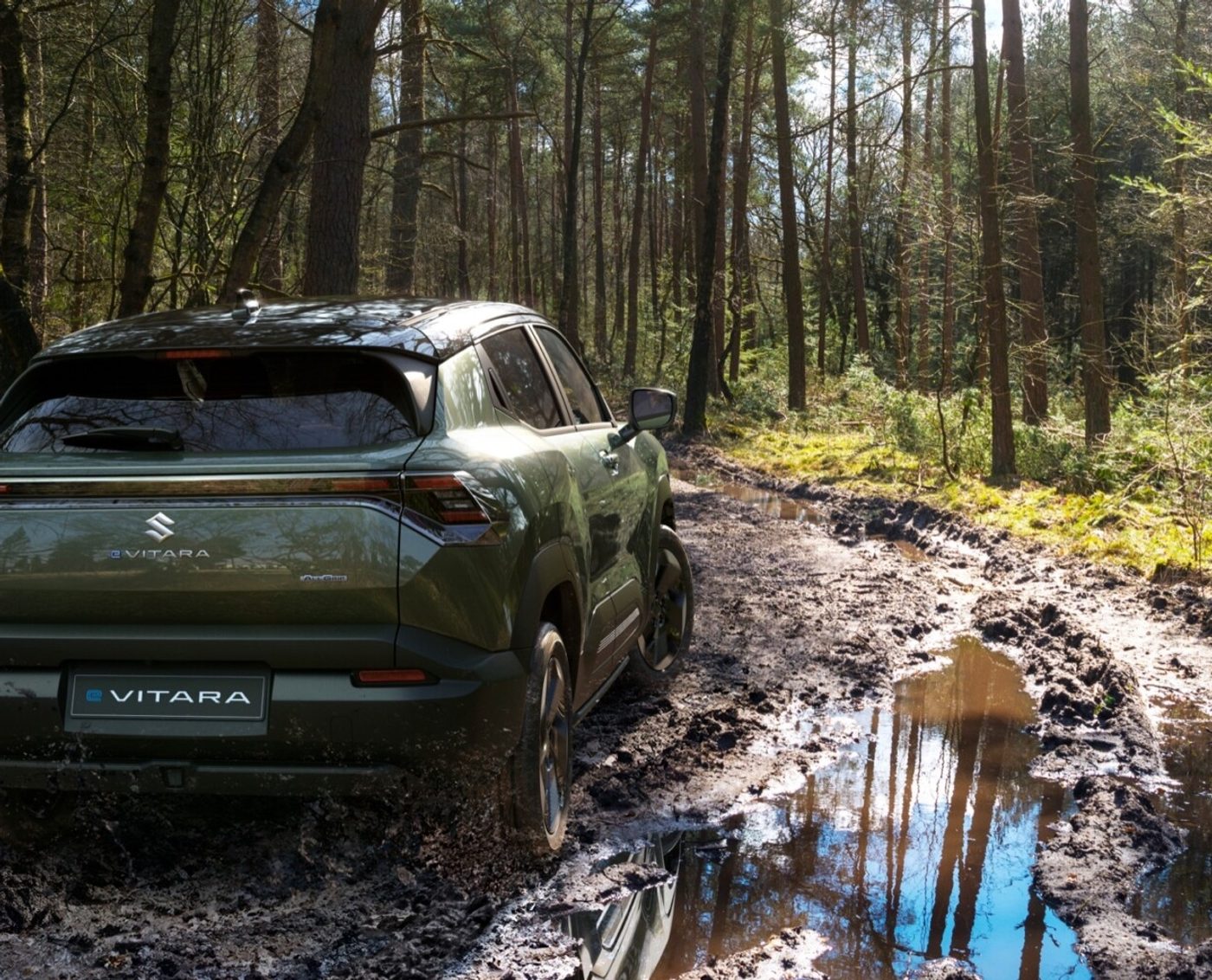 suzuki e vitara in mud
